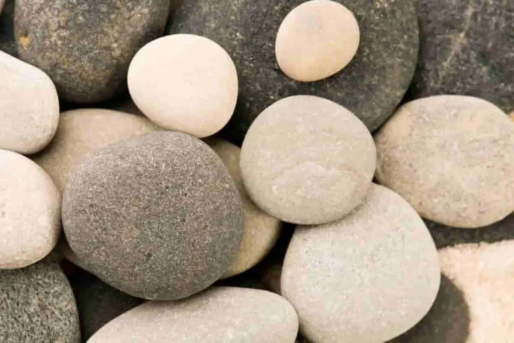 Round, white and black beach stones