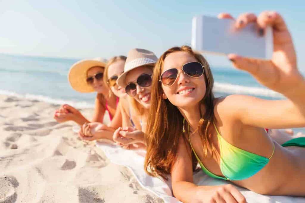 How to take beach pictures of yourself