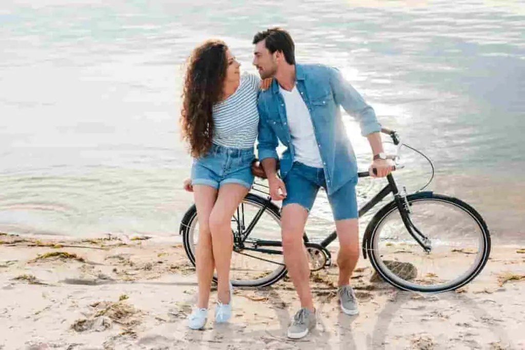 romantic activities at the beach with bicycle for couples