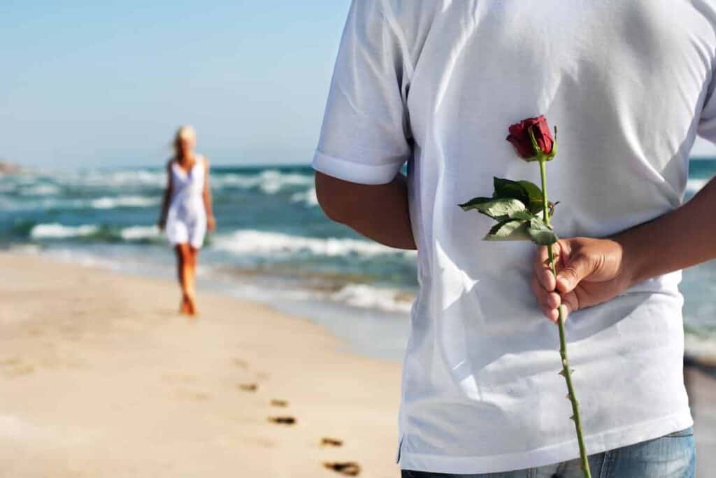 Beach Activities for Couples - Day or Evening Date (Plus Scenario Ideas!)
