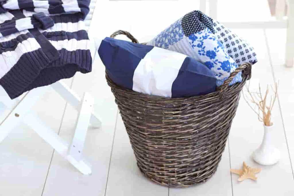blue and white decor to freshen your home at spring
