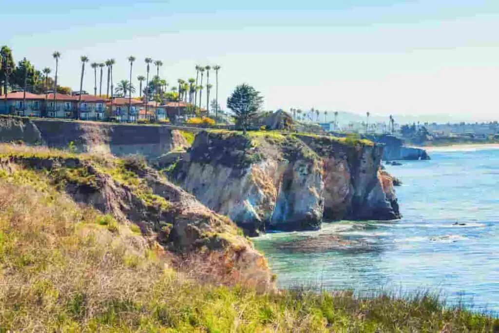 beautiful view and trail along the ocean park in pismo beach california