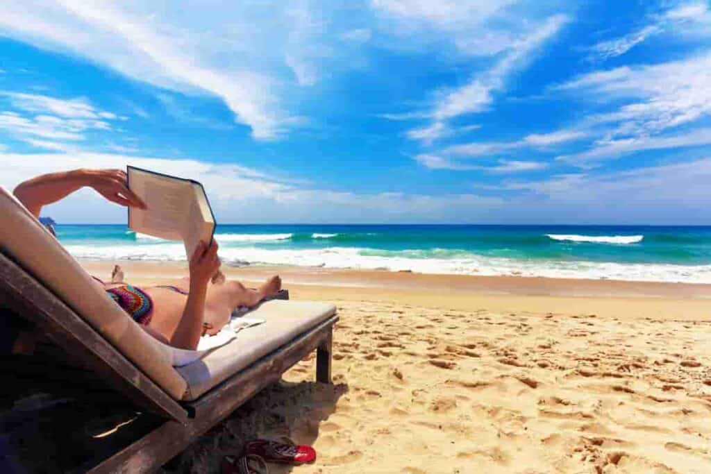 beach vacation tips for beginners take things for you to relax on the beach