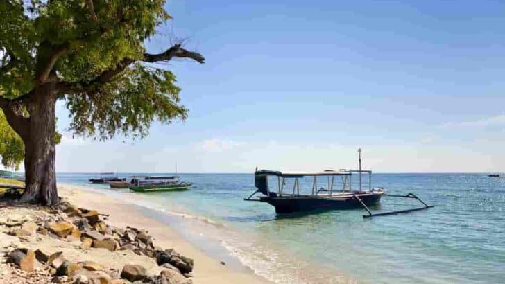 White Rock Beach Philippines-Amazing Waterpark Plus List Of Nearby Beaches