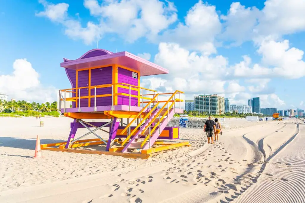 beach towns in Florida for young single adults