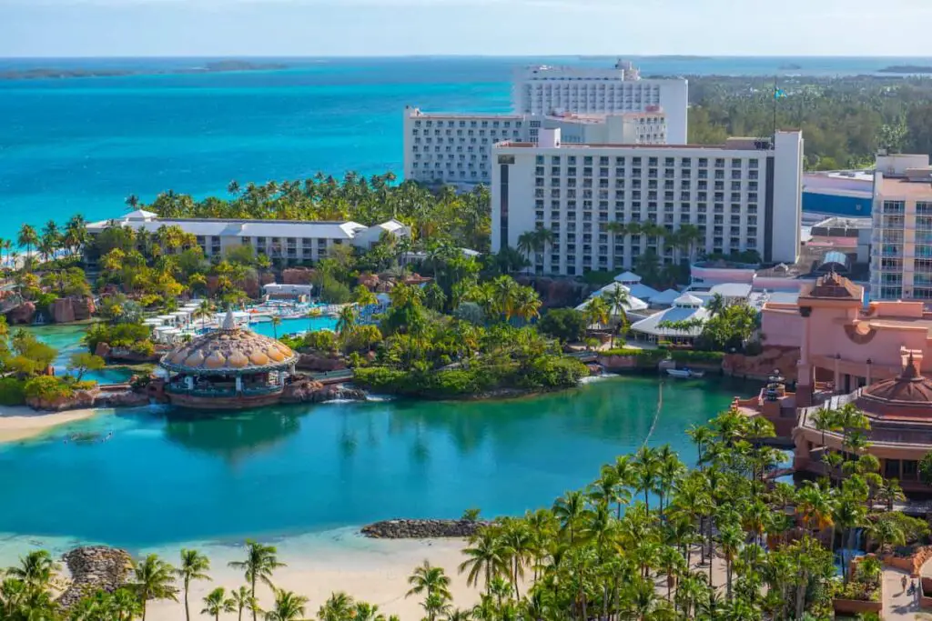 Best Time to Visit the Bahamas: Seasons, Hurricanes, Beaches [Plus Surprising May Activities]