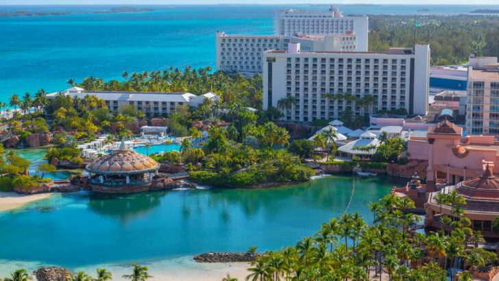 Best Time to Visit the Bahamas: Seasons, Hurricanes, Beaches [Plus Surprising May Activities]