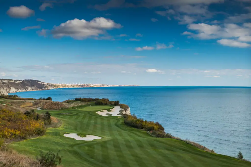Ultimate_Golf_Beach_Towns_To_Retire_In_A_list_of_9