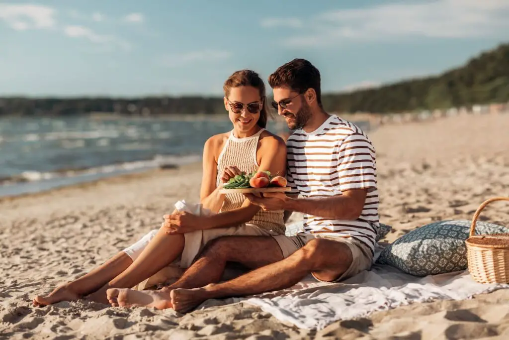 Plan The Perfect Beach Date 7 Fun And Flavorful Food Ideas For Couples