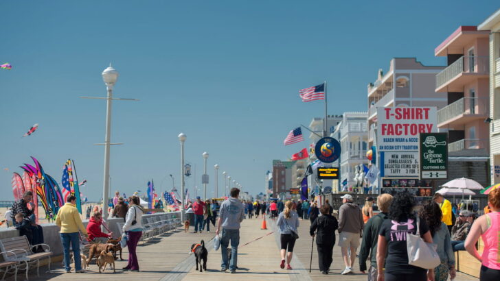7 Top Beach Boardwalks with the Best Shopping Souvenirs and Local Crafts