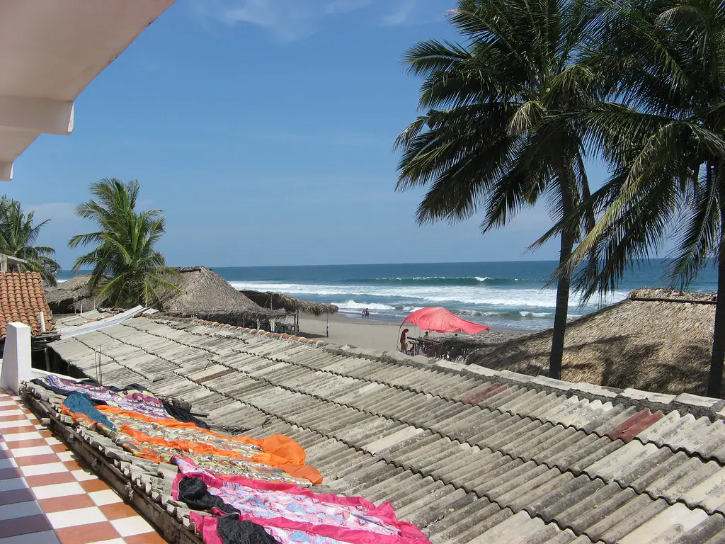 view of roof and beach with palm trees, Chiapas Beach Towns- 11 Surprising Towns with Best Beaches [Plus Map of Beach in Chiapas], mexico beaches, chiapas beaches, chiapas mexico beaches, chiapas beach, chiapas beach towns, towns with a beach in chiapas, beaches in chiapas