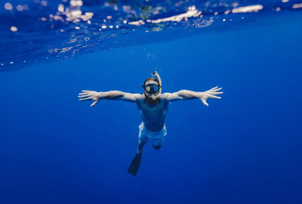 man snorkling underwater, 21 [Best] Beach Photo Ideas for Guys- Poses Make The Difference, beach pictures poses man, beach pose ideas, Mens Beach Poses, beach poses for men, beach poses man, beach photo ideas for guys, Action Shots on Beach