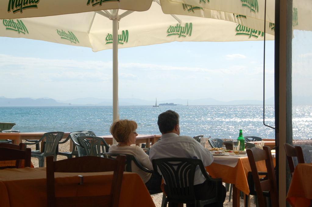 two people dining beachside overlooking the beach, La Paz Beaches Mexico - 7 Amazing Beaches [Surprising Fun]