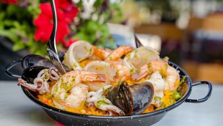 renowned dish seafood paella